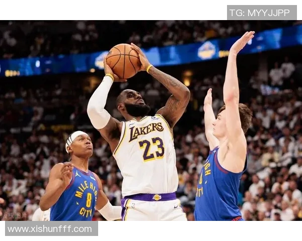 尼克斯与洛杉矶火花激战正酣谁将赢得这场篮球盛宴的胜利